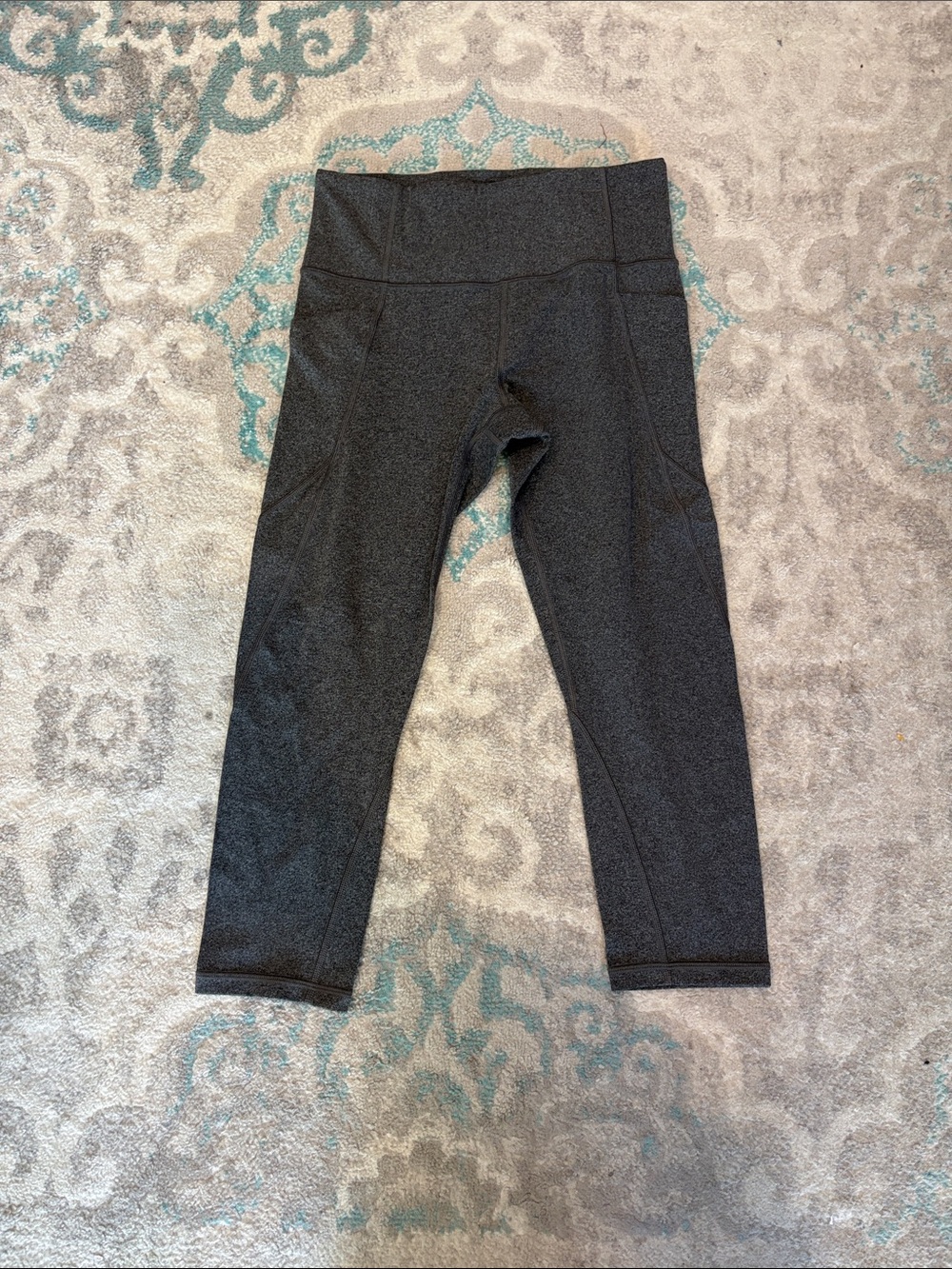 Athleta women’s Charcoal Gray Capri Leggings